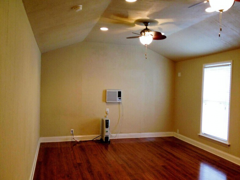More Photos Of 19428 Zion Ave, Cornelius Office For Sale