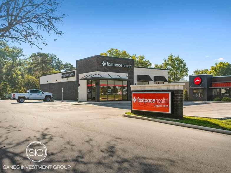 Primary Photo Of 2008 N Walnut St, Hartford City Medical For Sale