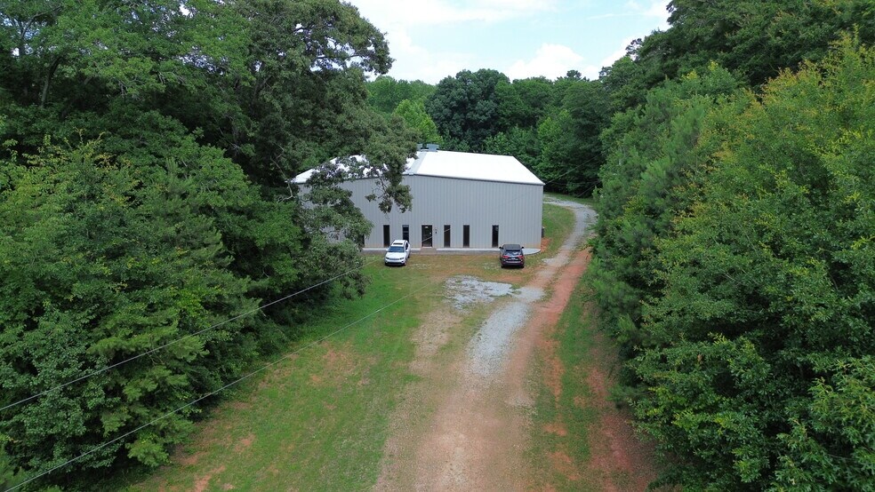 More Photos Of 425 S Jackson St, Hartwell Industrial For Lease