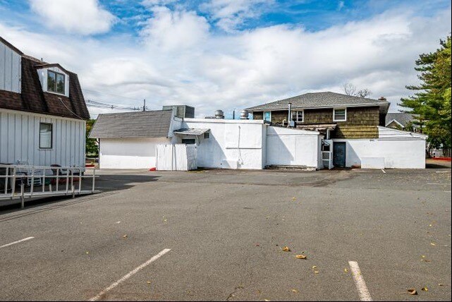 More Photos Of 1894 & 1900 Oak Tree Rd, Edison Restaurant For Sale