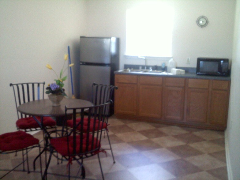 More Photos Of 1712 N Interstate 35, San Marcos Office For Sale