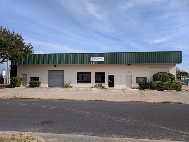More Photos Of 650 Canion St, Austin Warehouse For Lease