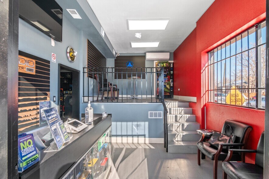 More Photos Of 1535 Chester St, Aurora Auto Repair For Sale