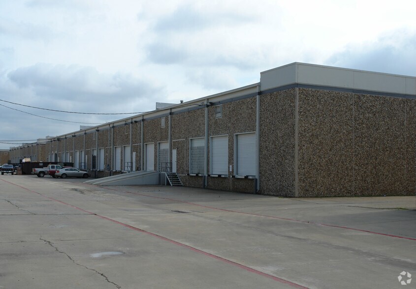 More Photos Of 3276-3284 Quebec St, Dallas Unknown For Lease