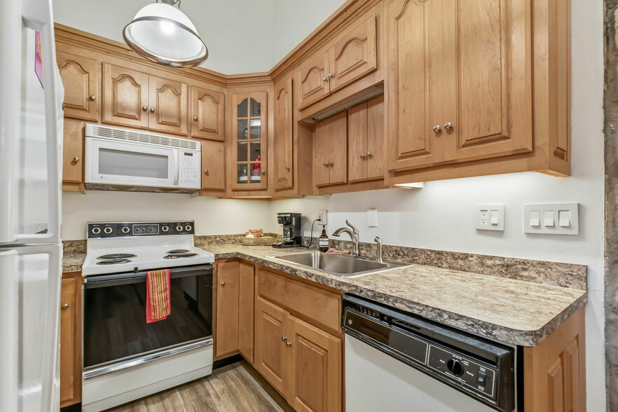 More Photos Of 4980 Highway 73, Evergreen Hotel For Sale