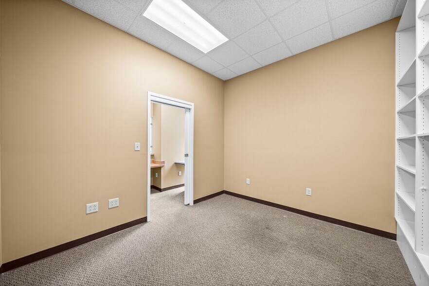 More Photos Of 2231 Stokes Rd, Clarksville Storefront Retail Office For Lease