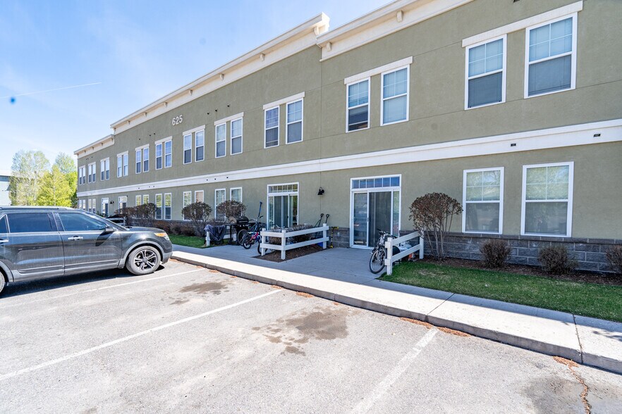 More Photos Of 625 Red Table Dr, Gypsum Apartments For Sale