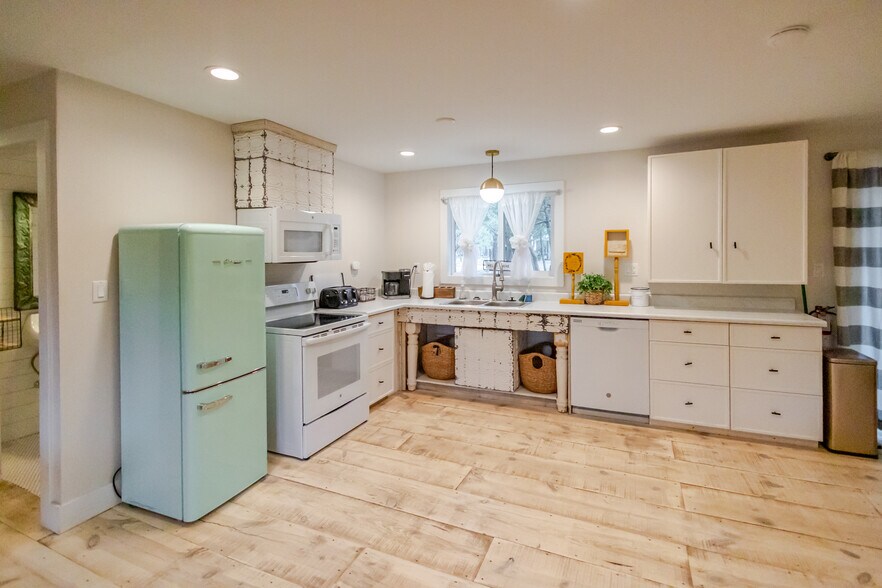 More Photos Of 6385 W White Mountain Blvd, Lakeside Lodge Meeting Hall For Sale