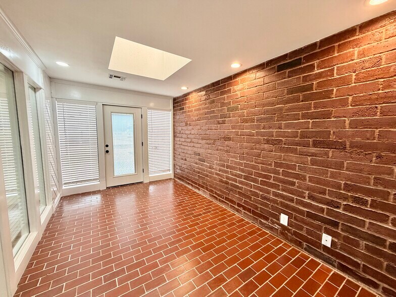 More Photos Of 1030 W Main St, Jenks Office For Sale