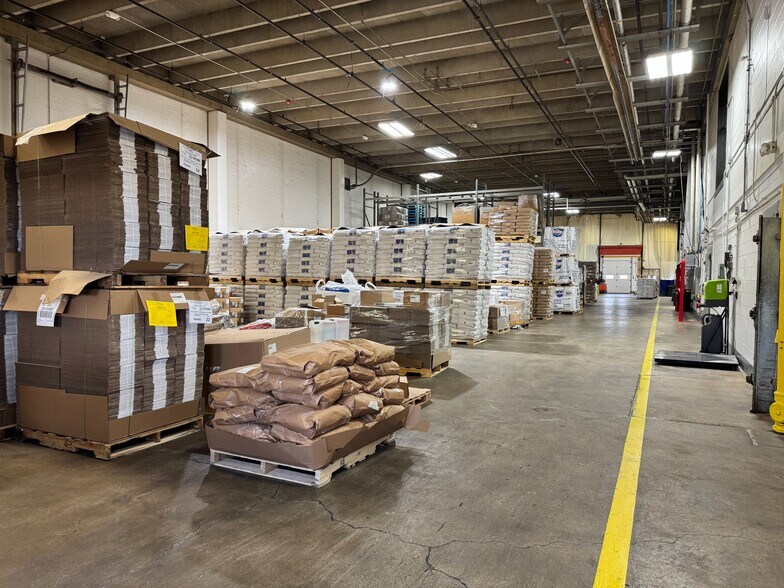 More Photos Of 3940 Porett Dr, Gurnee Manufacturing For Sale