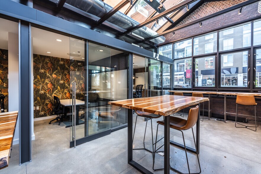 More Photos Of 7062-7064 Boul Saint-Laurent, Montréal Office For Sale