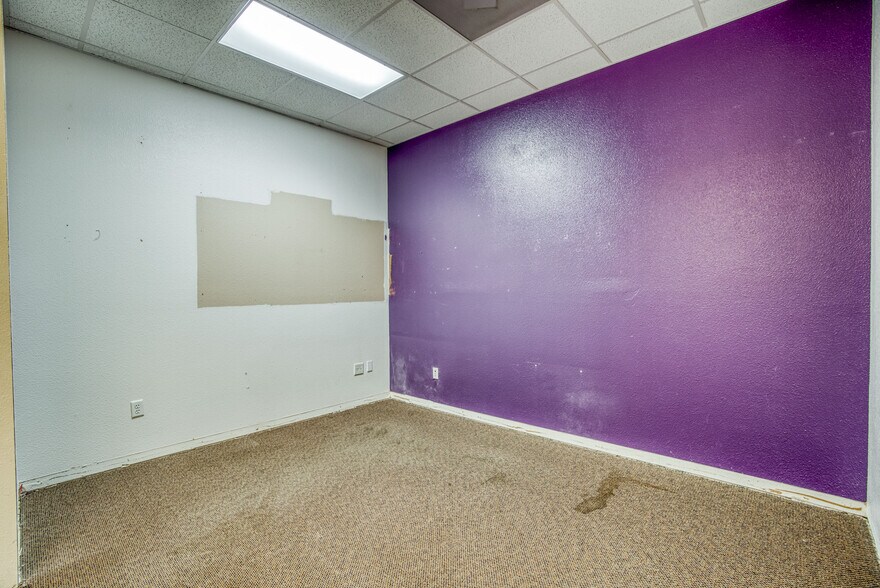 More Photos Of 7075 N West Ave, Fresno Freestanding For Lease