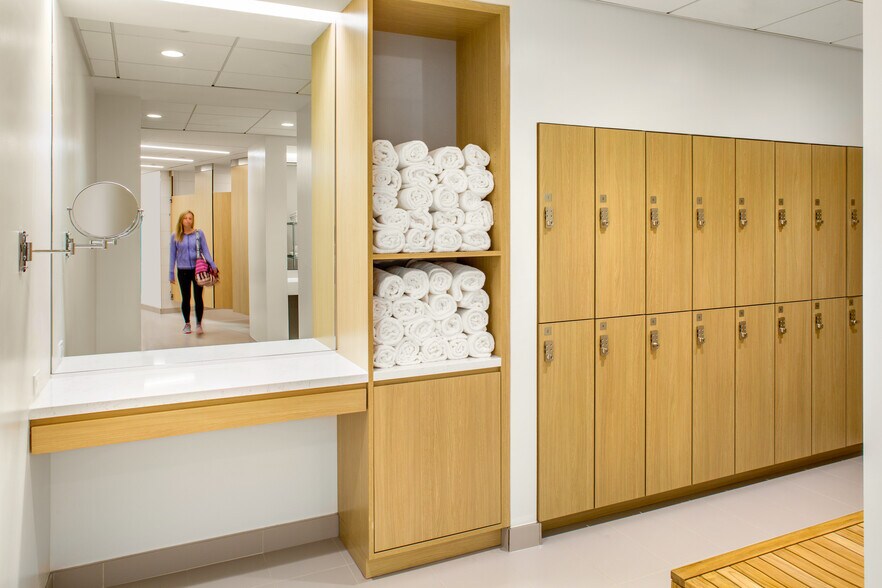 More Photos Of 600 New Hampshire Ave NW, Washington Office For Lease