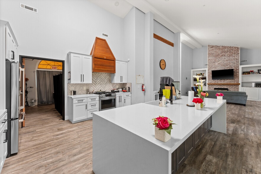 More Photos Of 12908 South Ln, Redlands Healthcare For Sale