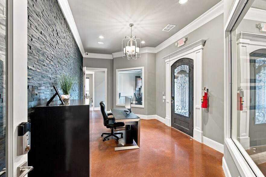 More Photos Of 642 Stoneglen Dr, Keller Office For Sale