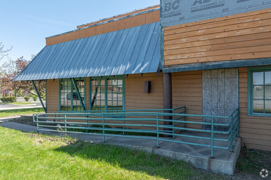 More Photos Of 1830 Pipestone Rd, Benton Harbor Restaurant For Sale