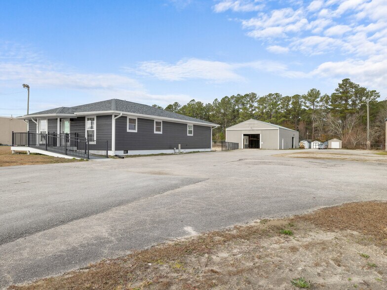 More Photos Of 3261 New Bern Hwy, Jacksonville Light Distribution For Lease