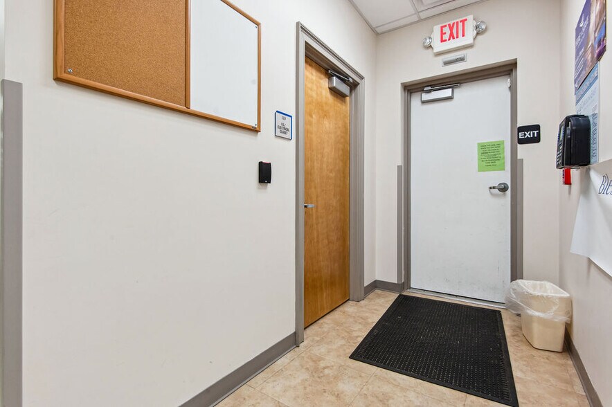 More Photos Of 4275 Western Blvd, Jacksonville Medical For Sale