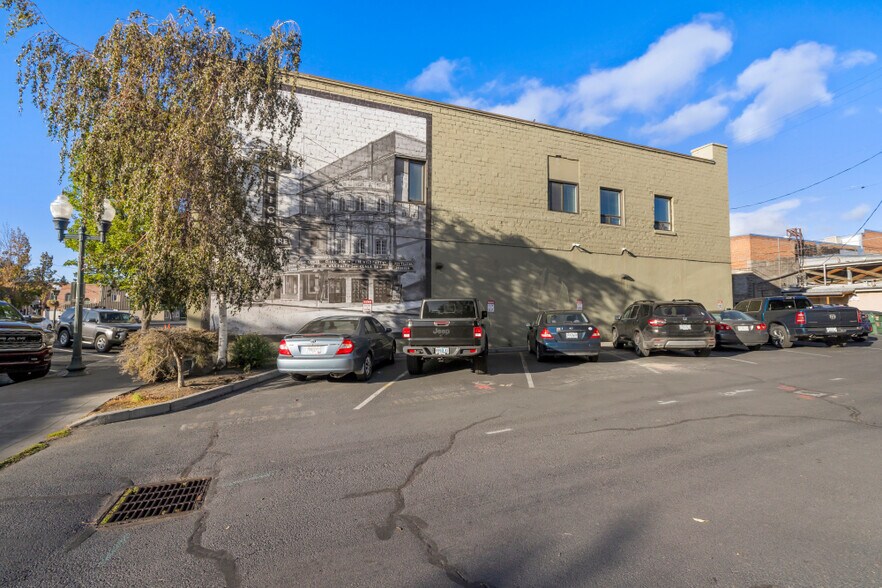 More Photos Of 125 S 6th St, Klamath Falls Flex For Sale