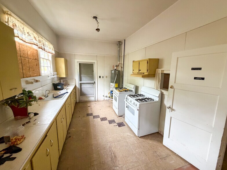 More Photos Of 1107 Spring St, Hot Springs Flex For Sale