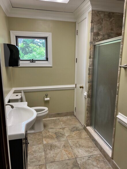 More Photos Of 7412 Chapel Hill Rd, Raleigh Office For Lease