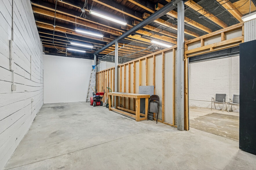 More Photos Of 4019-21 N Elston Ave, Chicago Storefront Retail Office For Lease