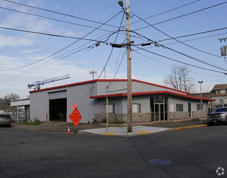 More Photos Of 3455 SE 21st Ave, Portland Service For Sale