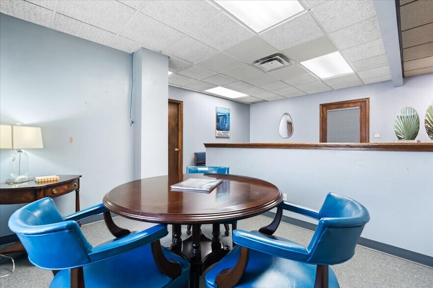 More Photos Of 601 Avery St, Parkersburg Office For Sale
