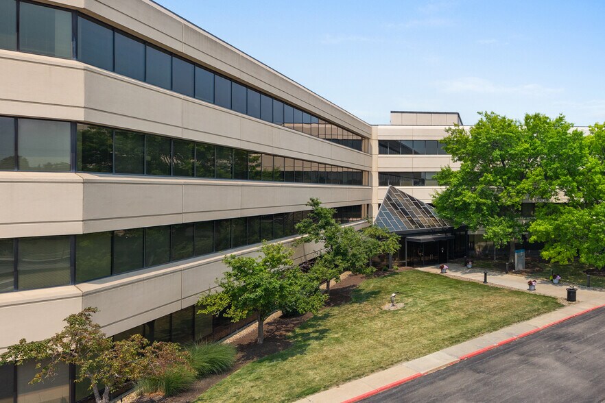 More Photos Of 24950-25000 Country Club Blvd, North Olmsted Unknown For Lease