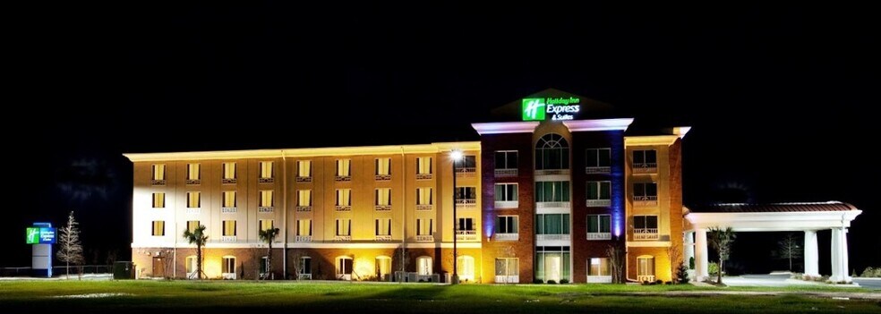 More Photos Of 121 Truman Ave, Newberry Hotel For Sale