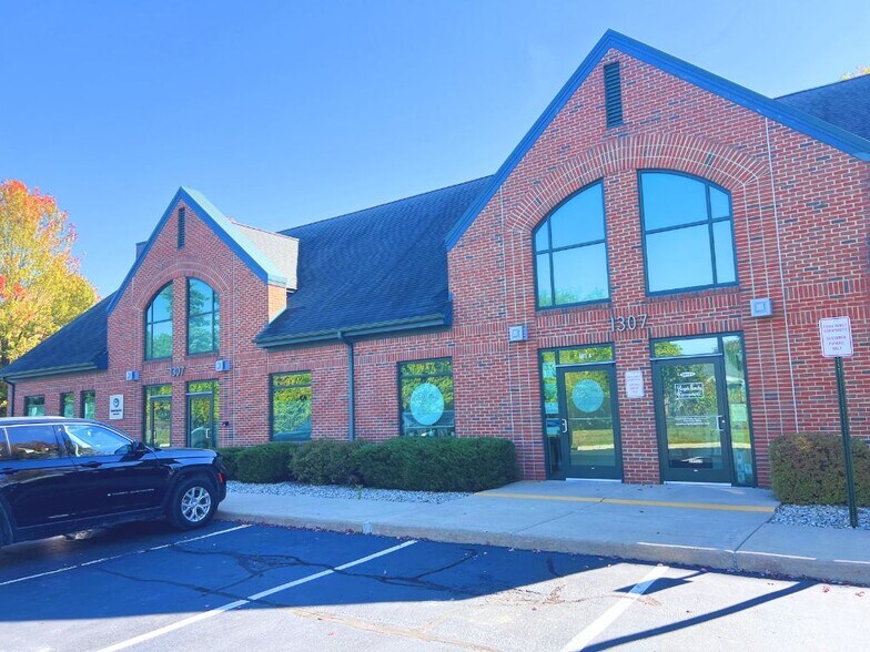 More Photos Of 1301-1307 S Main St, Chelsea Office For Sale