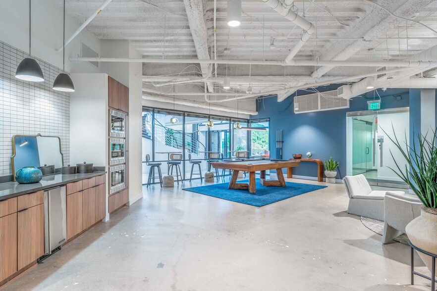 More Photos Of 6606 Lyndon B Johnson Fwy, Dallas Office For Lease