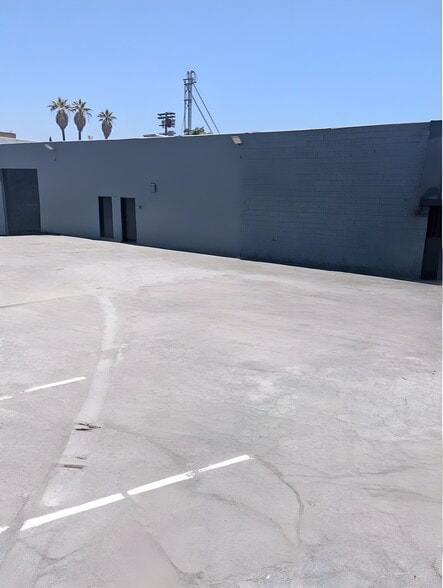 More Photos Of 2636 S Main St, Los Angeles Warehouse For Lease