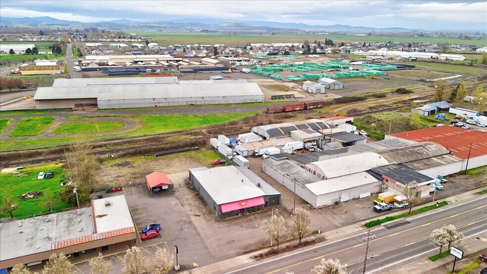 More Photos Of 890 N Main St, Independence Warehouse For Sale