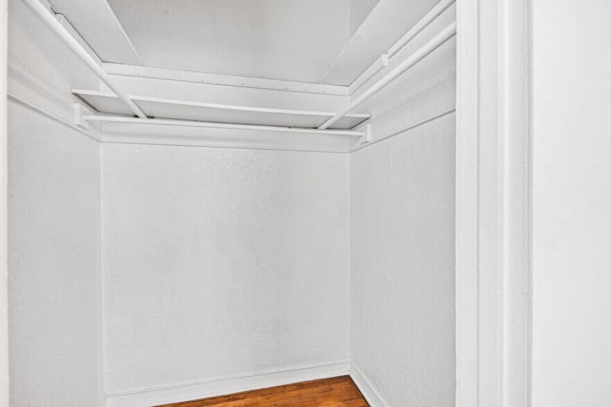 More Photos Of 1114 E Armour Blvd, Kansas City Apartments For Sale