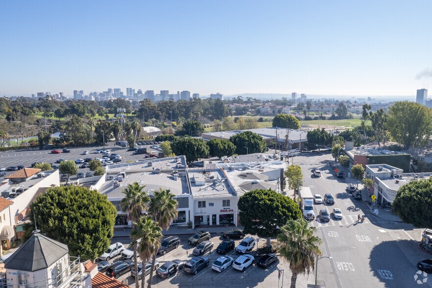 More Photos Of 11628 Barrington Ct, Los Angeles General Retail For Sale