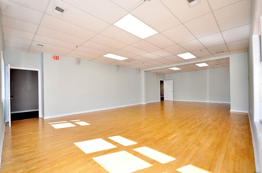 More Photos Of 75 Berlin Rd, Cromwell Medical For Lease