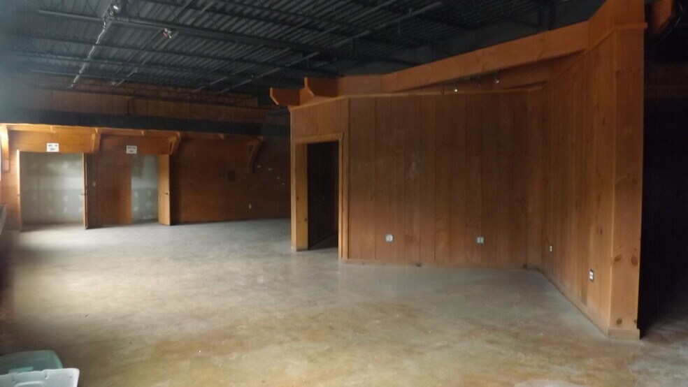 More Photos Of 700 Hepburn St, Milton Showroom For Lease