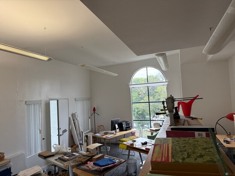 More Photos Of 1539 Sawtelle Blvd, Los Angeles Office For Lease