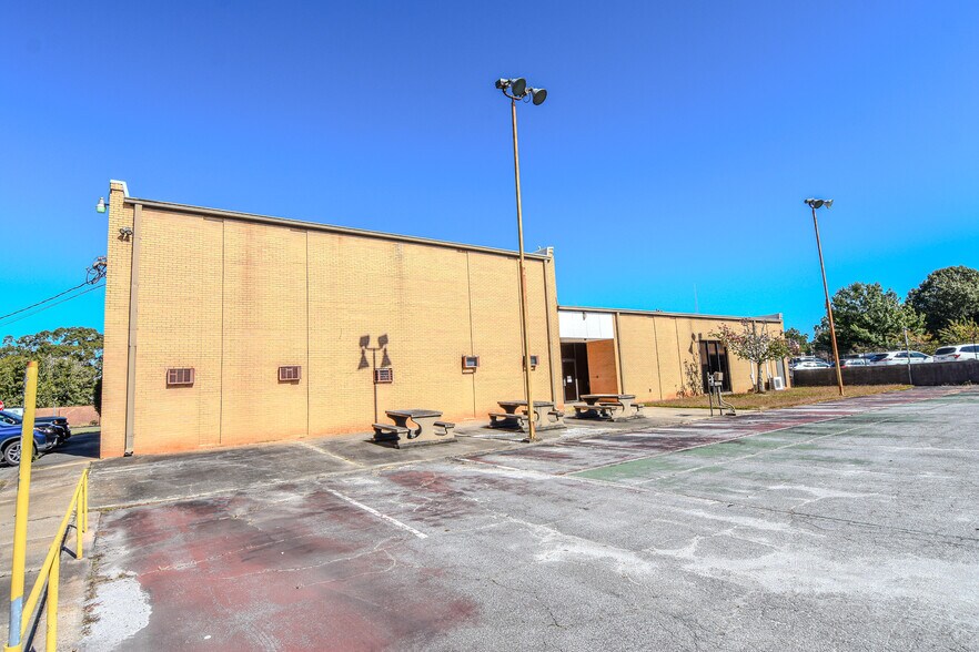 More Photos Of 16 Jackson St, Zebulon Light Distribution For Sale