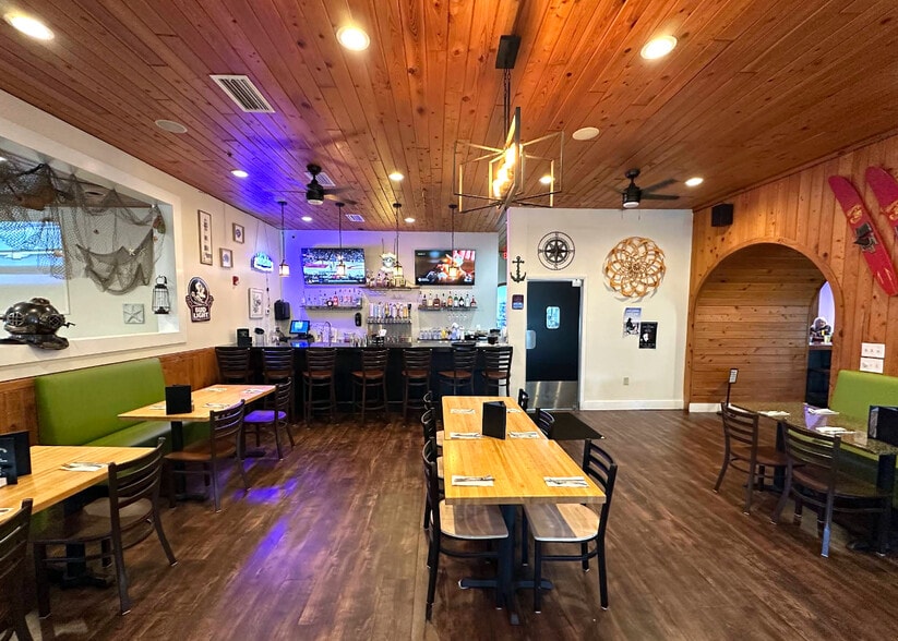 More Photos Of 1893-1899 NE Jensen Beach Blvd, Jensen Beach Hotel For Sale