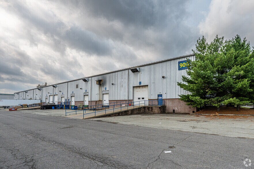 More Photos Of 920 Riverside Pl, Leetsdale Research And Development For Lease