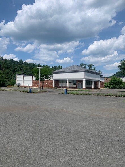 Primary Photo Of 1099 E Broad St, Tamaqua Storefront Retail Office For Lease