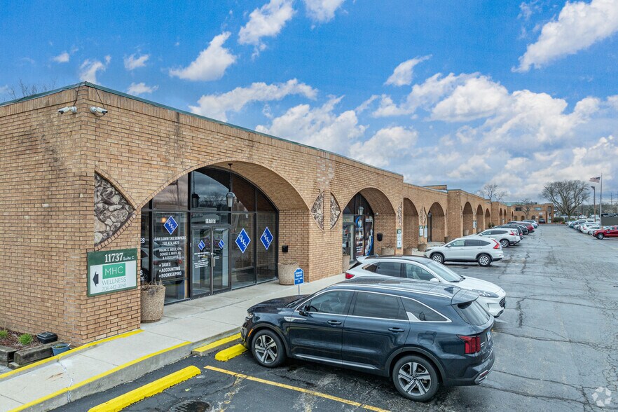 More Photos Of 11721-11761 Southwest Hwy, Palos Heights General Retail For Lease