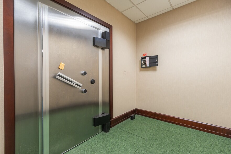 More Photos Of 129 N Main St, Anderson Office For Lease