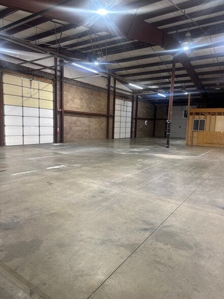 More Photos Of 4005-4009 S Valley Dr, Mead Warehouse For Lease