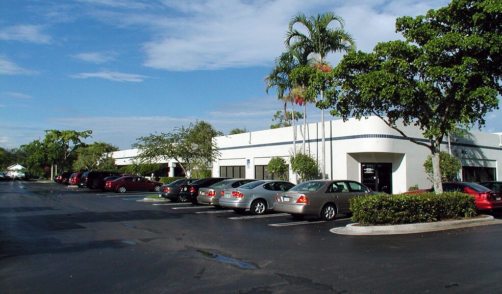 More Photos Of 8100-8110 Royal Palm Blvd, Coral Springs Medical For Lease
