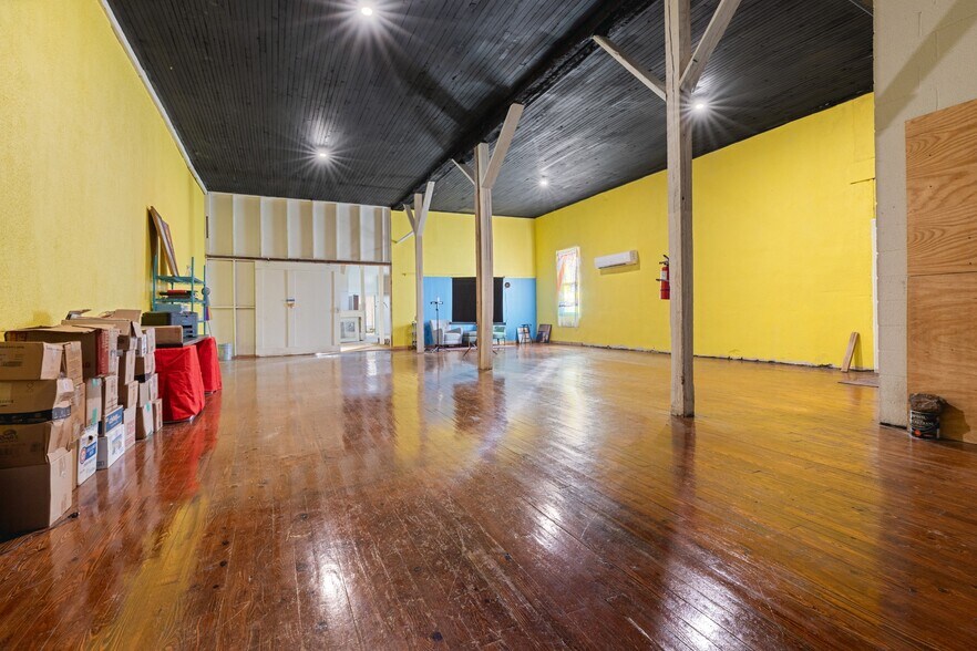 More Photos Of 114 N Church St, Waverly Loft Creative Space For Sale