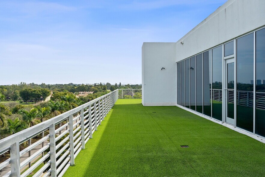 More Photos Of 10450 NW 33rd St, Doral Office For Sale