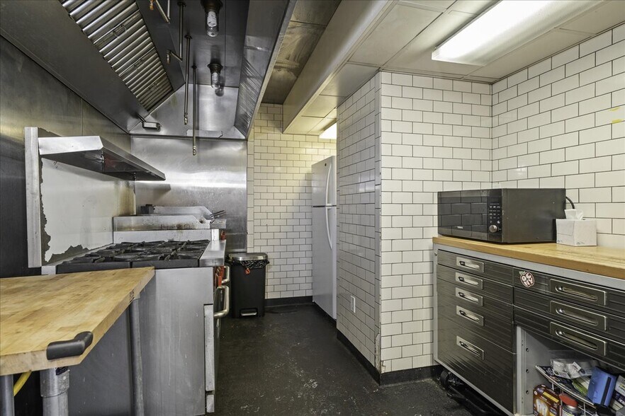 More Photos Of 134 W Main St, Goshen Storefront Retail Residential For Lease